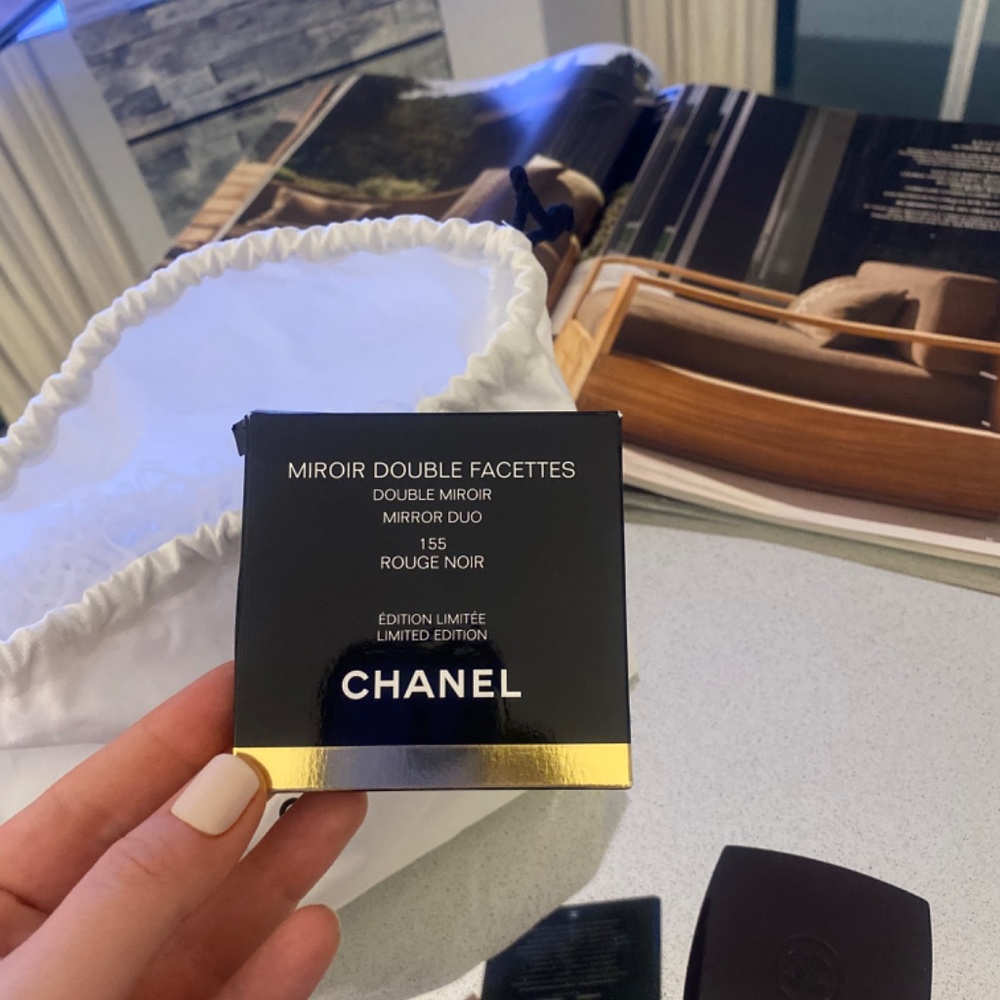 Limited Edition Chanel Burgundy Compact Mirror NEW - Picture 5 of 6